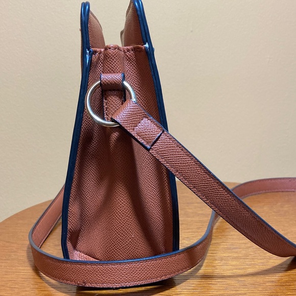 London Fog Tan Crossbody Bag - Picture 2 of 10